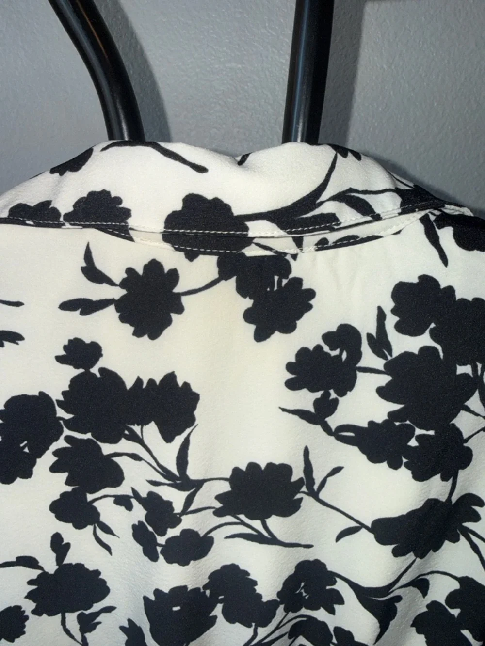 Robbie Bee Black and Cream Floral Wrap Midi Dress - Picture 8 of 8